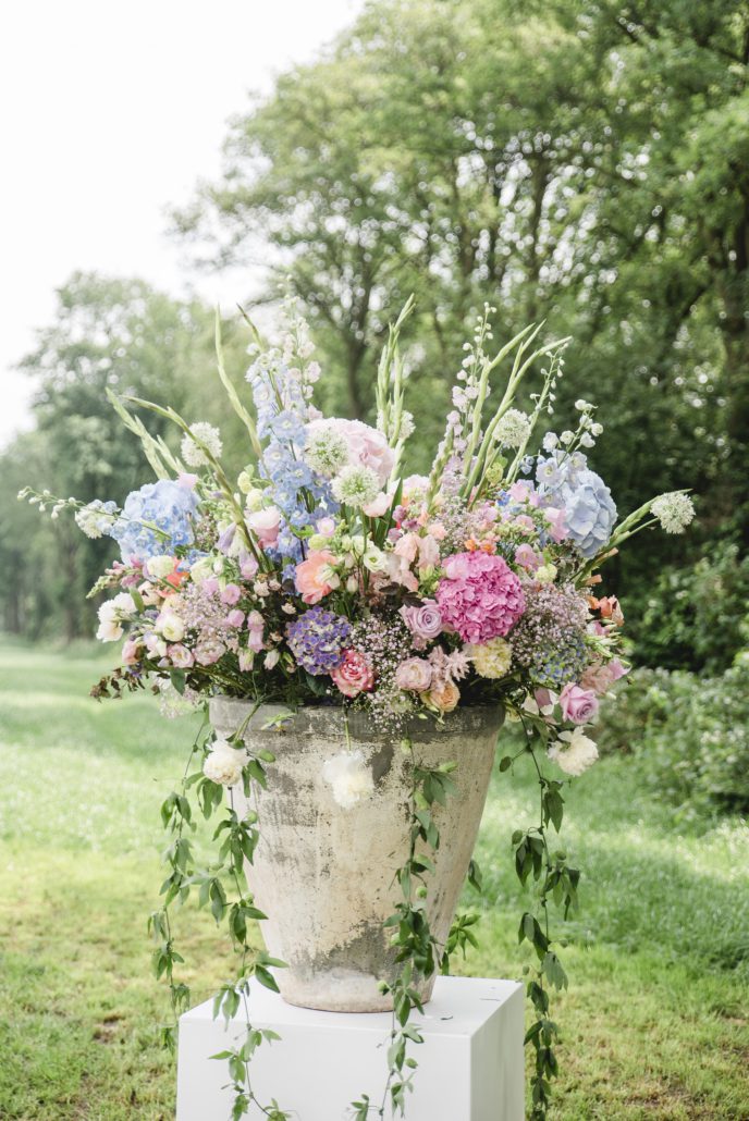 Minnaar BES Sympathiek Bruiloft in Twente – Ten Kate flowers & decorations